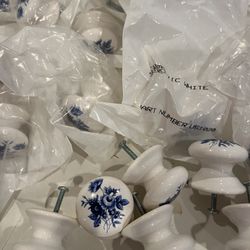 Porcelain Knobs Saxony Victorian Flower 