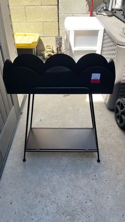 Black Metal Scalloped 2-Tier Side Table