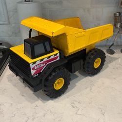 Large Tonka Dump Truck Metal and Plastic  2012