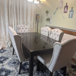 Dining Room Table And Chairs 