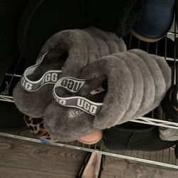 Ugg Slides New Size 6