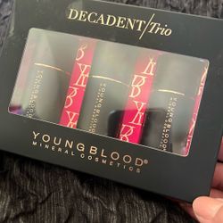 Youngblood Decadent Trio Bellini Blush And Highlighter Set 