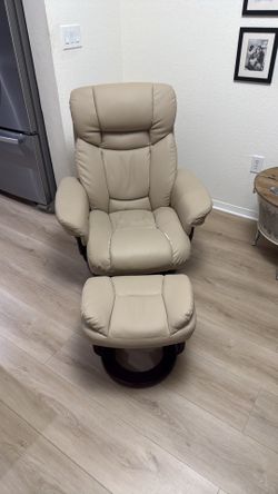Silla reclinable y mesa rustica