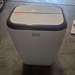 Black + Decker 8,000 BTU Portable Air Conditioner 