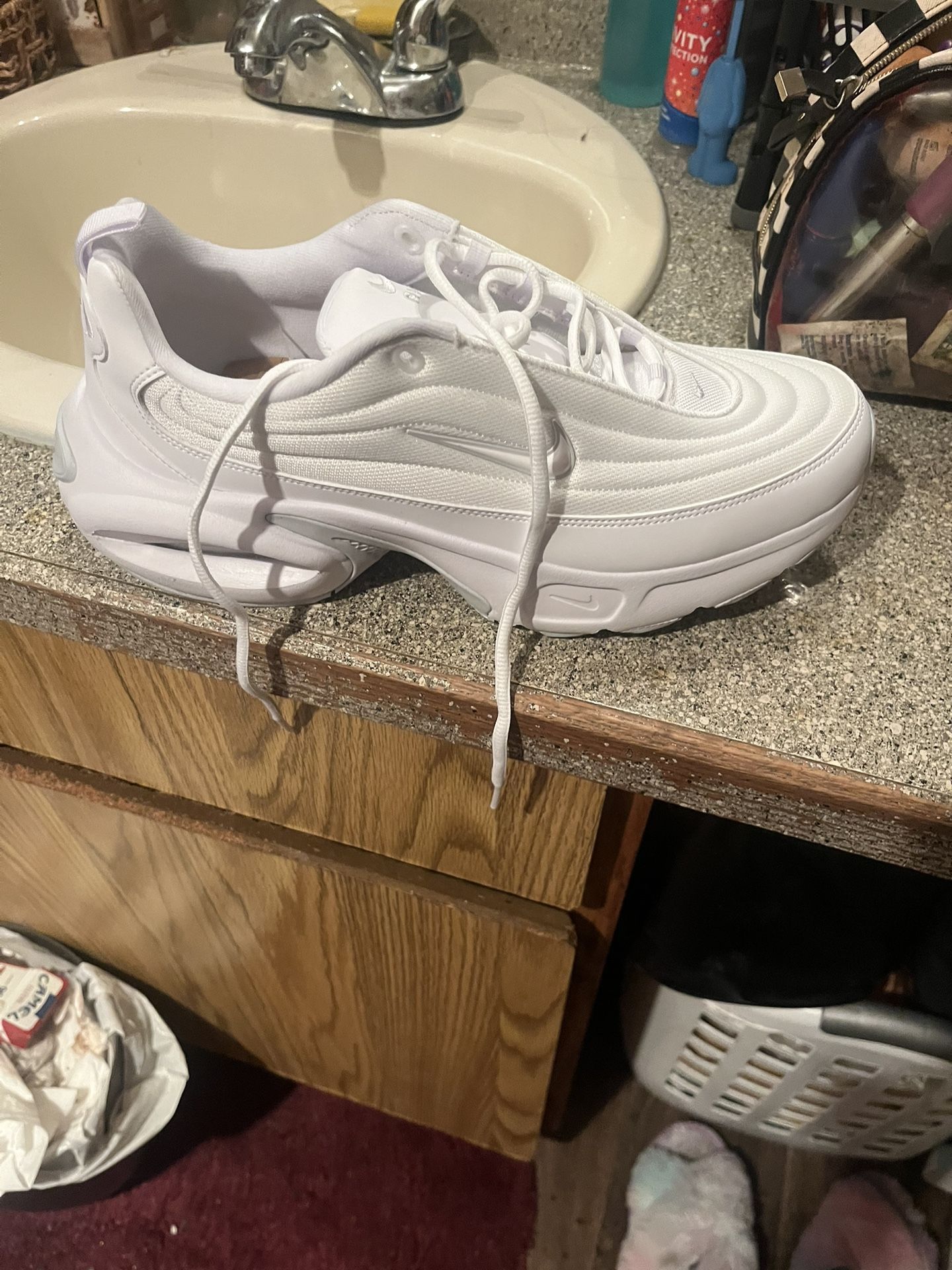 Nike Air Max Size 11?1/2Men’s 120$ Brand New Never Been Worn