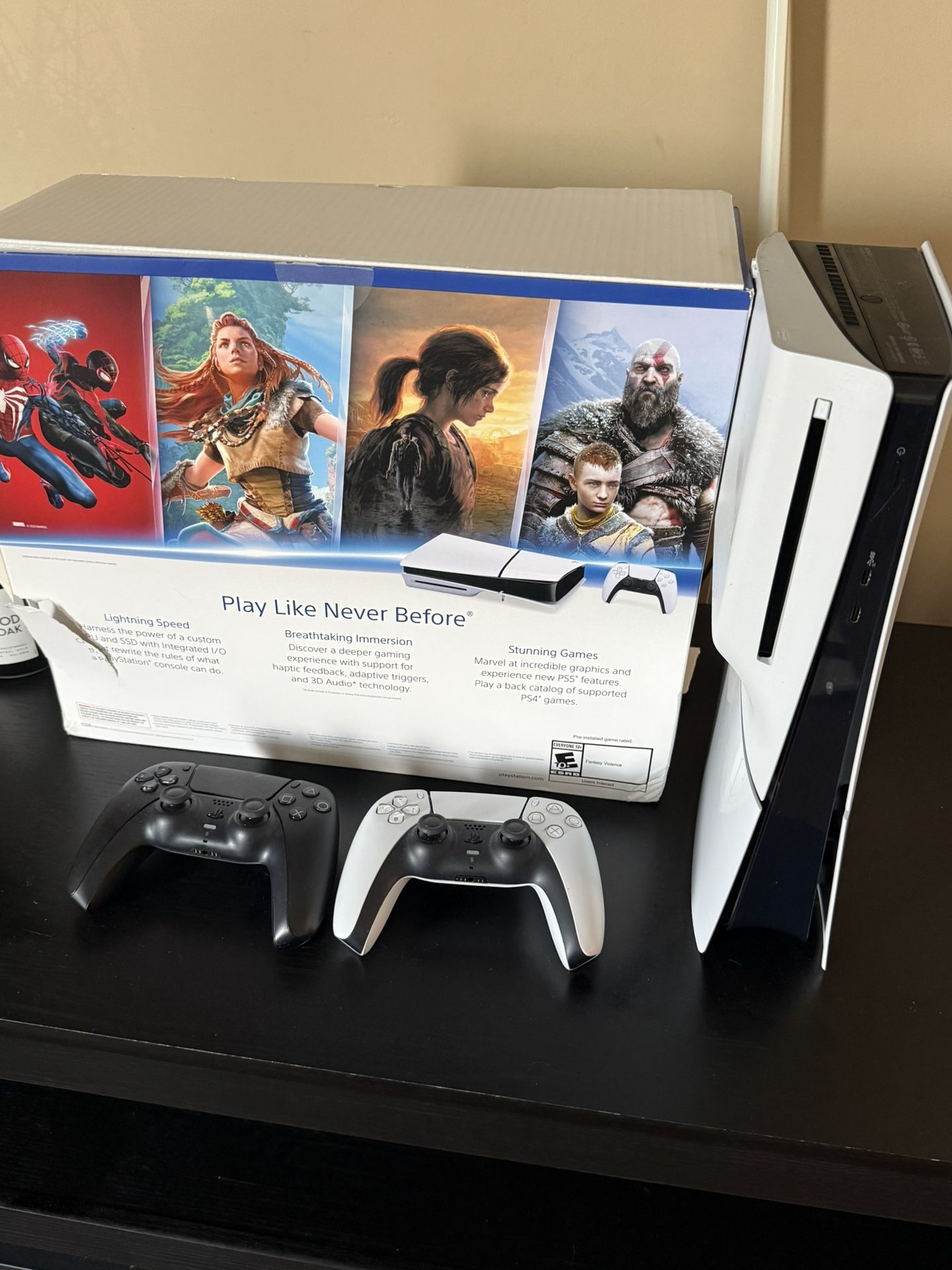 PS5 SLIM 1TB 2 Controllers