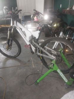 Santa Cruz  downhill  special