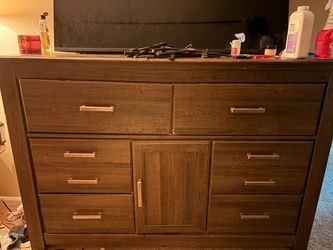 Desk and Dresser for sale. Great price and quality