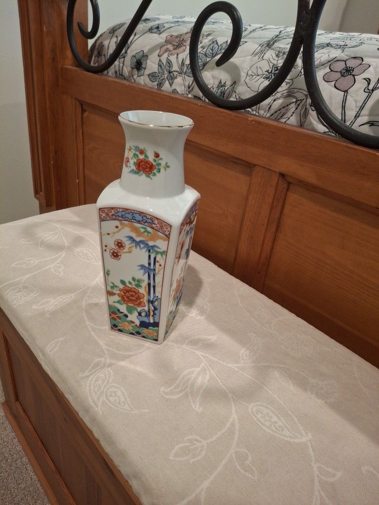 Porcelain JAPANESE VASE