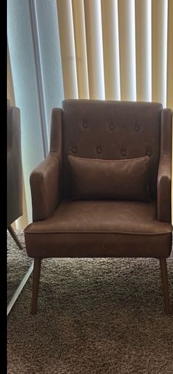 Tufted Accent Armchair with Wood Legs