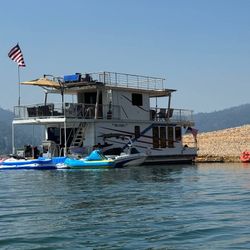 Custom 3-Level Houseboat – Shasta Lake (Redding, CA)
