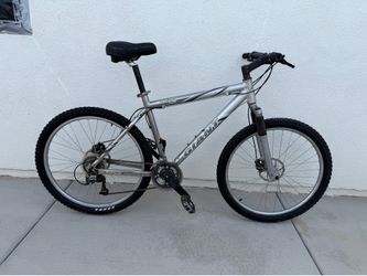 Giant 26” bicycle for sale, complete or for parts