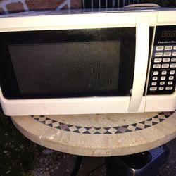 MICROWAVE USED 50$ 