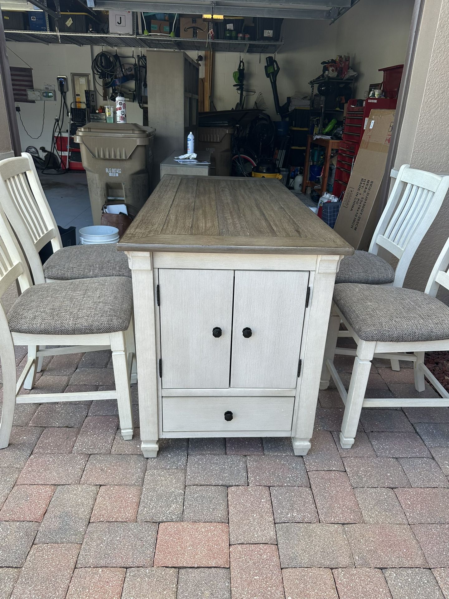 Kitchen Table and 4 Chairs