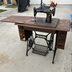 Vintage SINGER SEWING 🧵 MACHINE 