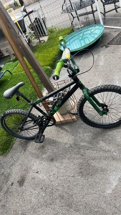 DK Siklon 20in BMX  BIKE