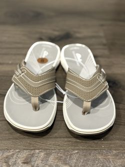 Clarks Women's Brinkley Keeley Flip-Flop size 8