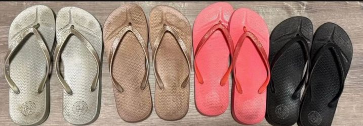 Womens flip flops lot size 8