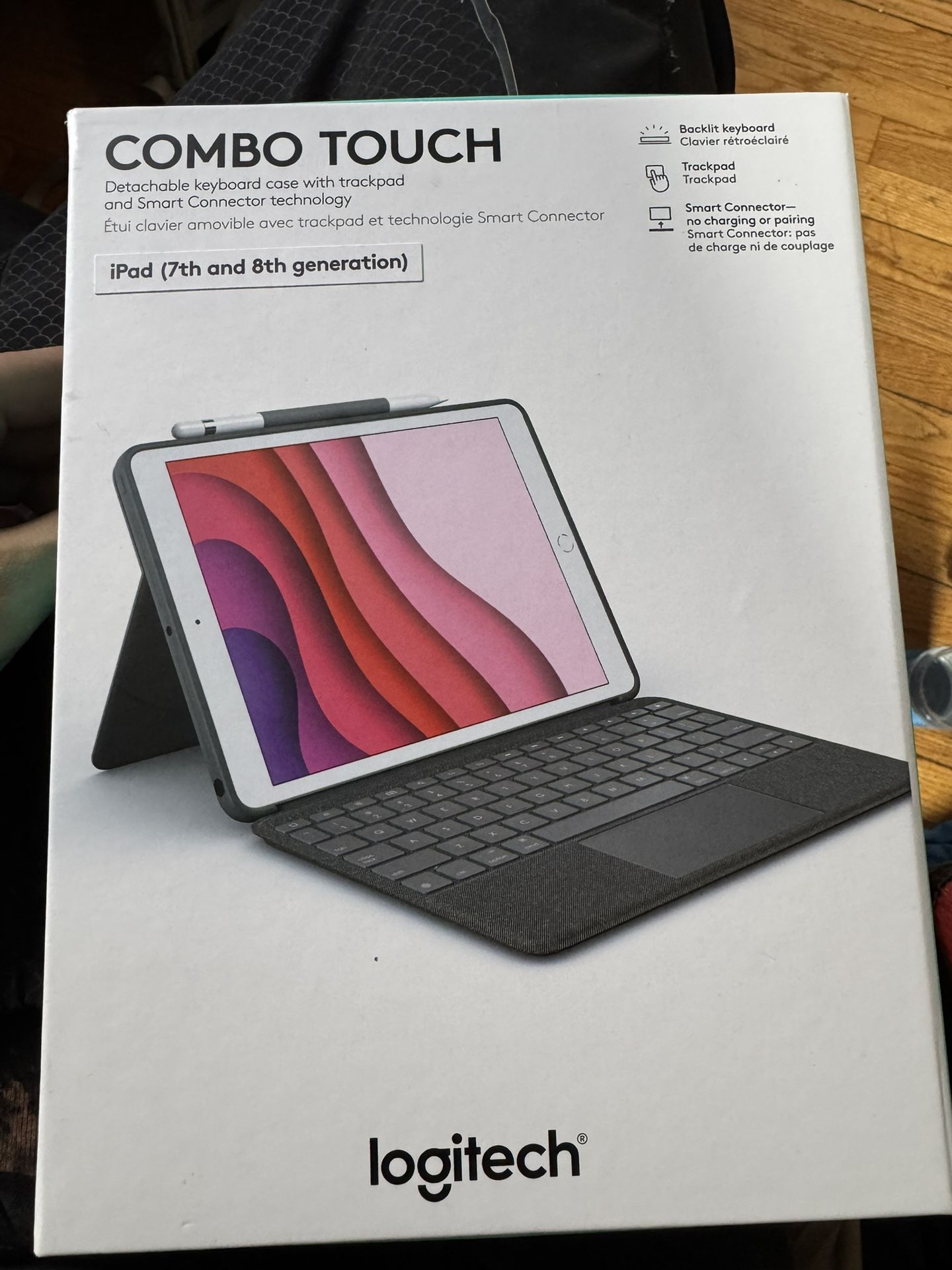 COMBO TOUCH Detachable keyboard case with trackpad and Smart Connector technology