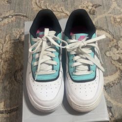 Women’s Sneakers