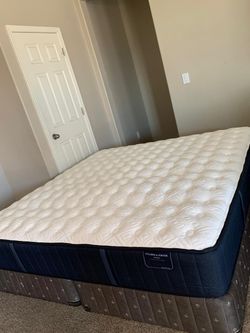 KING STEARNS AND FOSTER MATTRESS AND FREE BOX SPRINGS