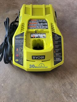 ROYBI ONE+ 18V Dual Chemistry IntelliPort Charger