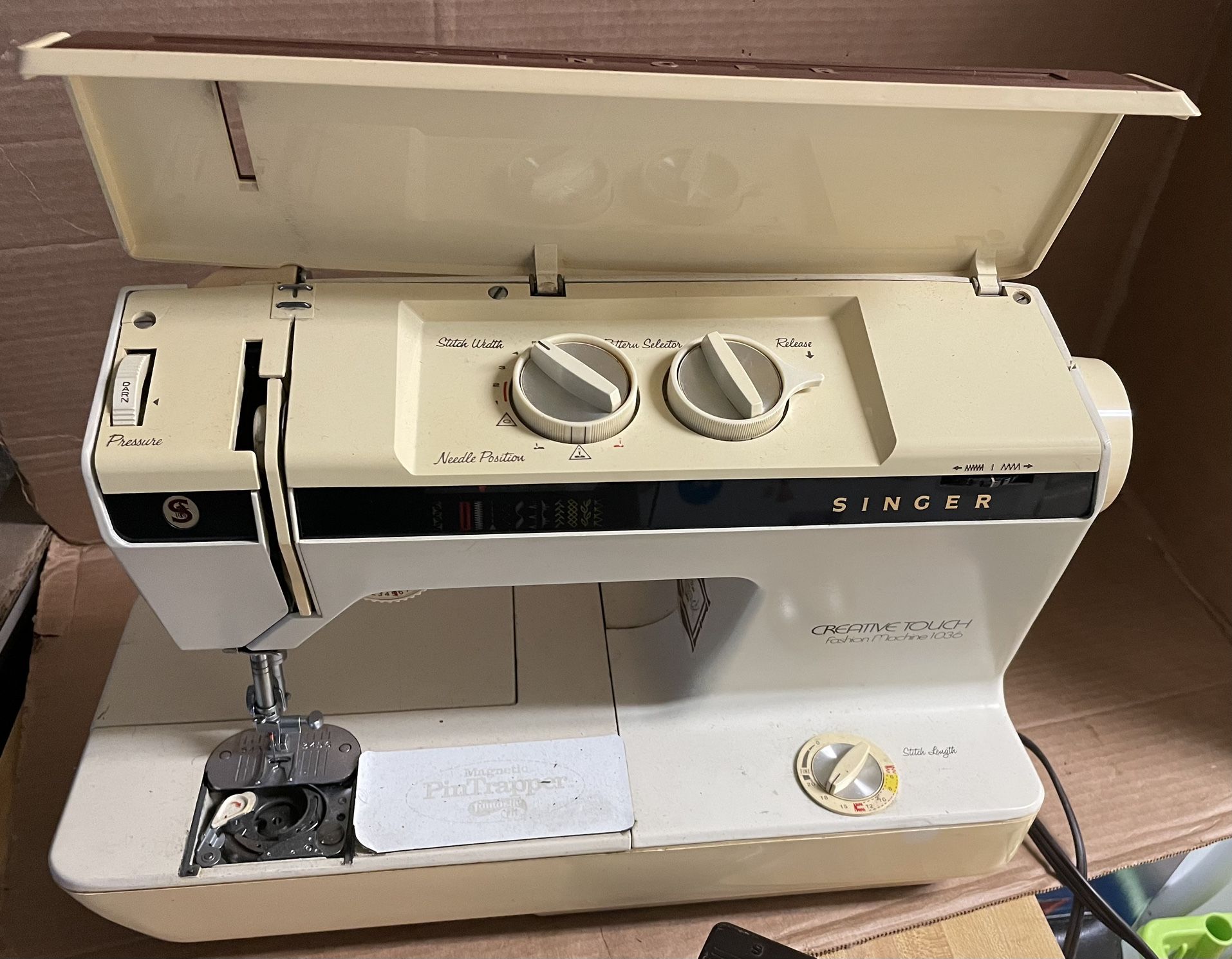 Singer Creative Touch Fashion Machine 1036 Sewing Machine for Sale in