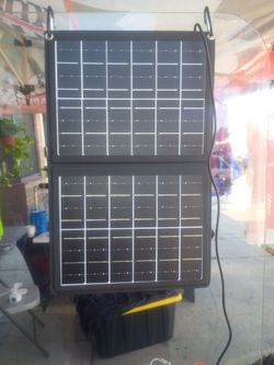 Foldable Solar Panel Charger with Carabiner Hooks