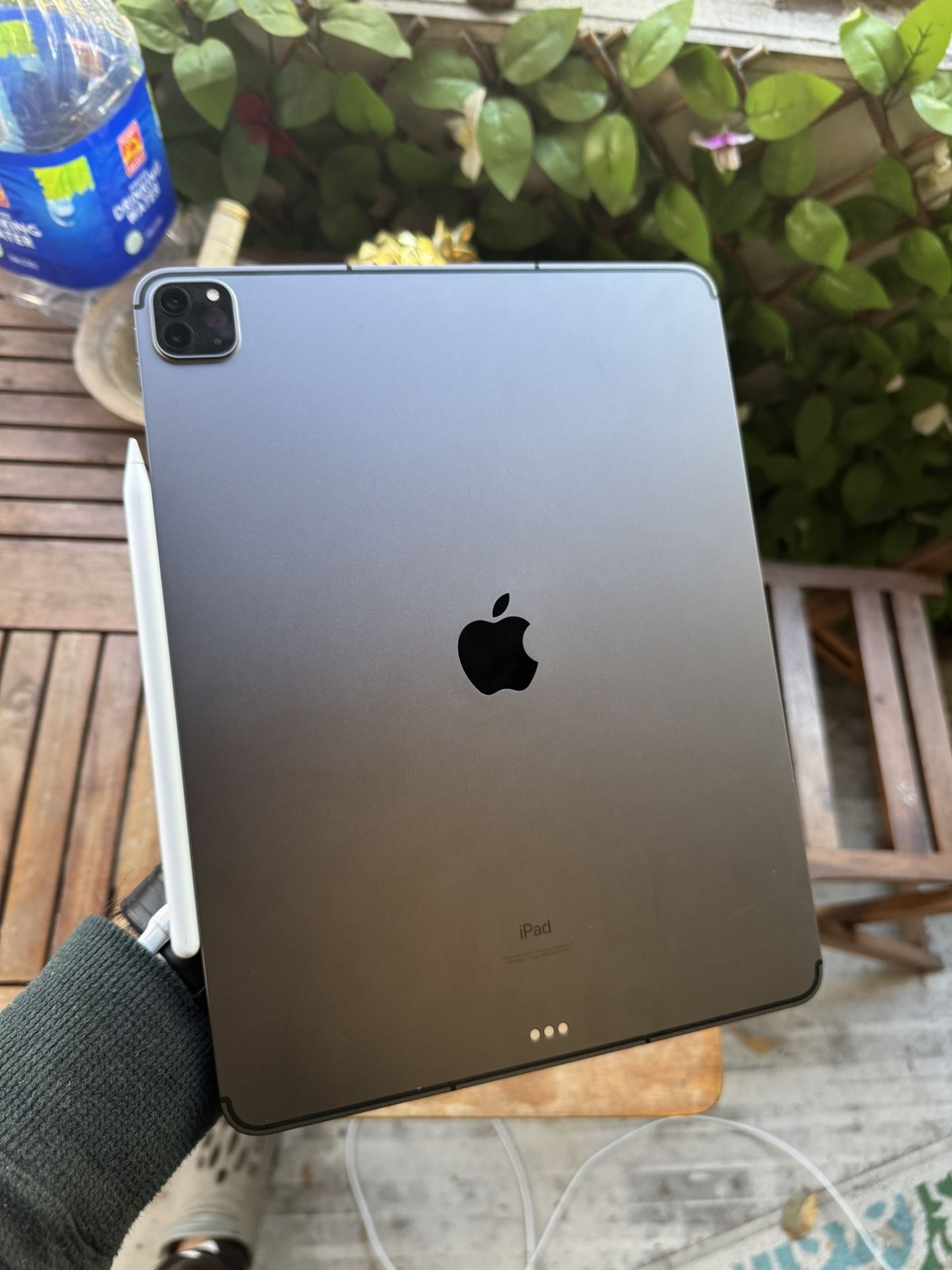 iPad Pro 12.9 5th Gen Apple Pencil Included