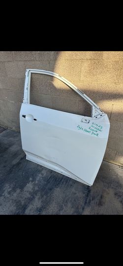 2021-2023 Nissan Rogue Right Front Door