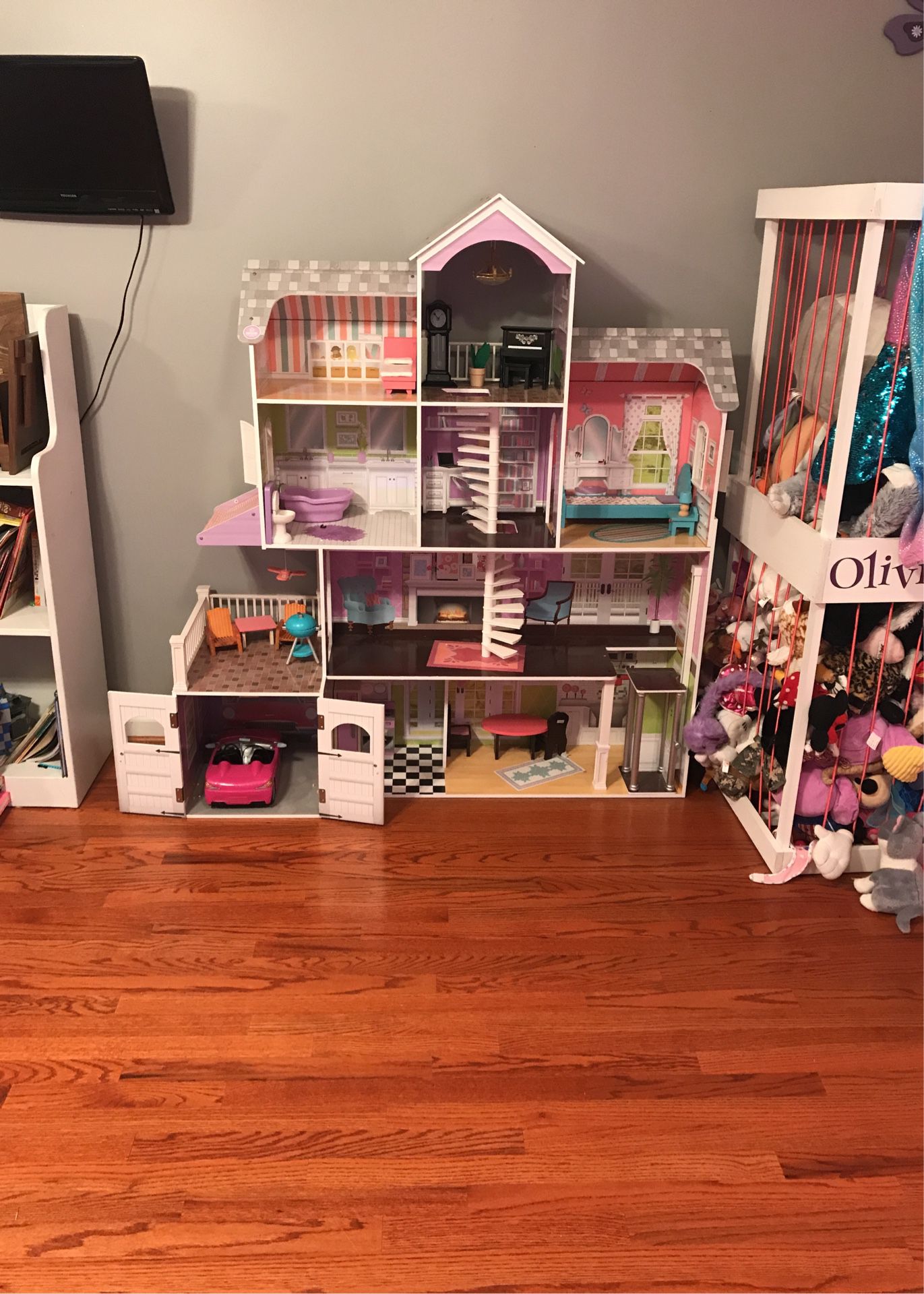 Large Doll House & Barbie Dolls 