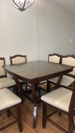 Brown/creme table