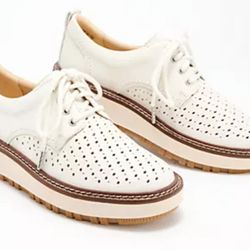 Clarks Orianna Move Off-White Leather Platform Brogue Oxfords - Women's Size 7.5 - New