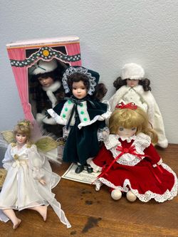 5 vintage Porcelain and cloth dolls.