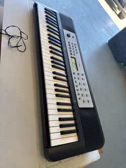 Yamaha YPT-270 61-Key Portable Keyboard + Adapter + Box