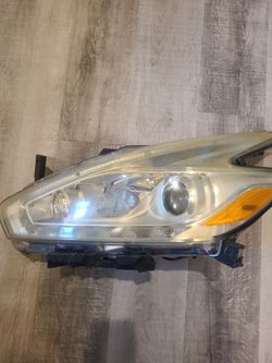 Nissan Murano Headlight