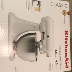 Kitchen aid Mixer With 3 Attachments 