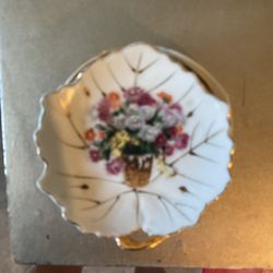 8assorted Small Made In Japan plates And Saucers3 1/4inch To6 Inch