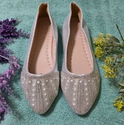 Shoes for youth girl silver color rhinestone embellishments shimmery metallic fabric pear cream size 4