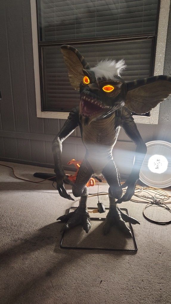 Home Depot 3.5 ft. Gremlin Animated LED Animatronic Stripe H1 - NEW