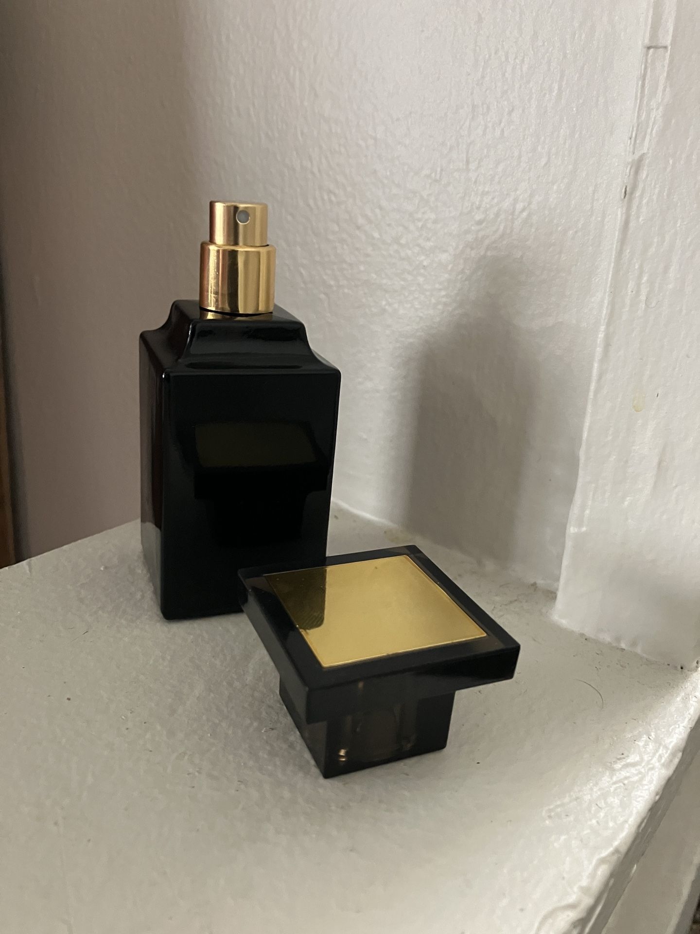 Tusk and Leather smells like Tom Ford