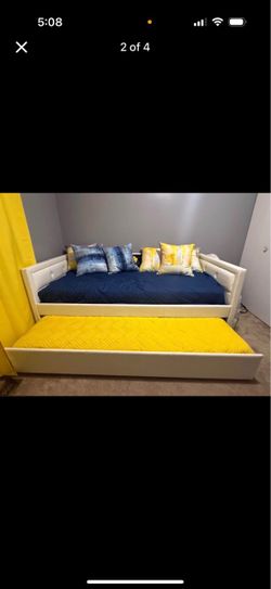 White Faux Leather Daybed with Trundle