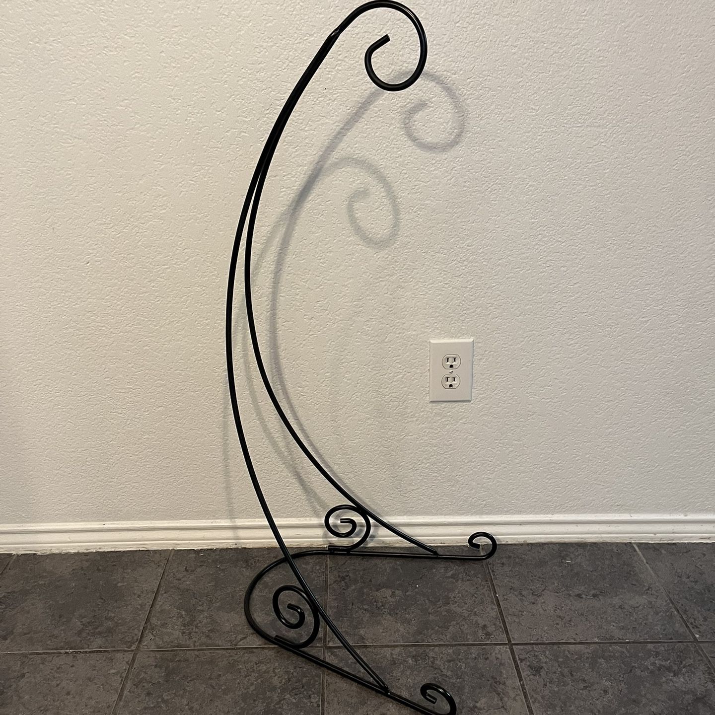 Hanging Plant Stand for Sale in Fort Worth, TX - OfferUp