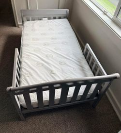 Toddler bed