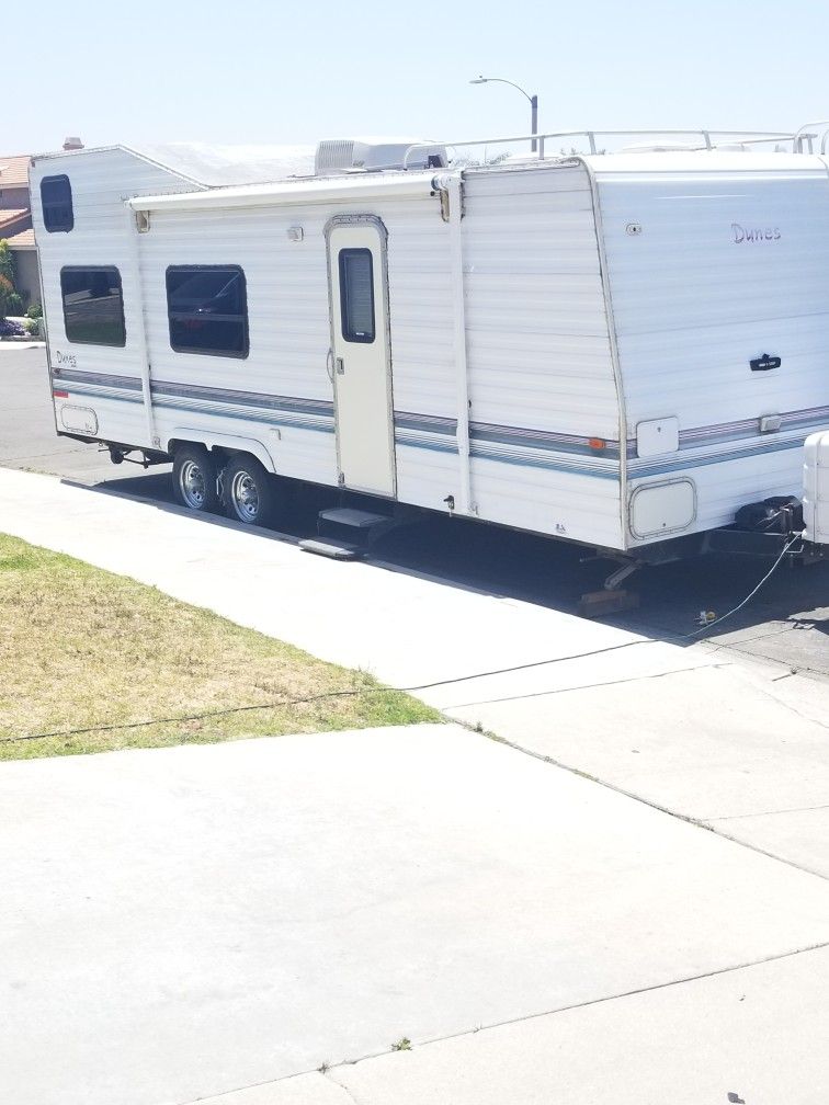 1999 "26" Foot Dunes Deluxe Toy hauler