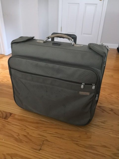 Briggs and Riley Baseline Deluxe wardrobe garment bag