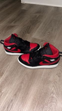 Air Jordan 1 Mid  Sneakers