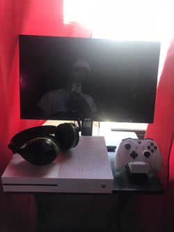 Xbox one S with wireless headphones, charging stand and battery pack as well as 100+ games