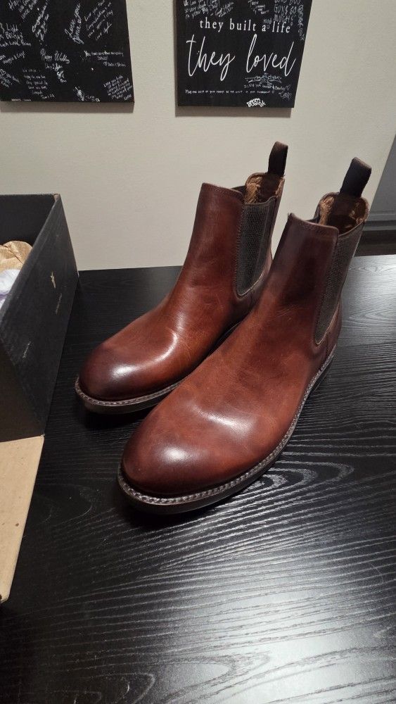 Frye Boots NEW 8.5 M 
