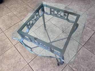 Glass end table/accent table